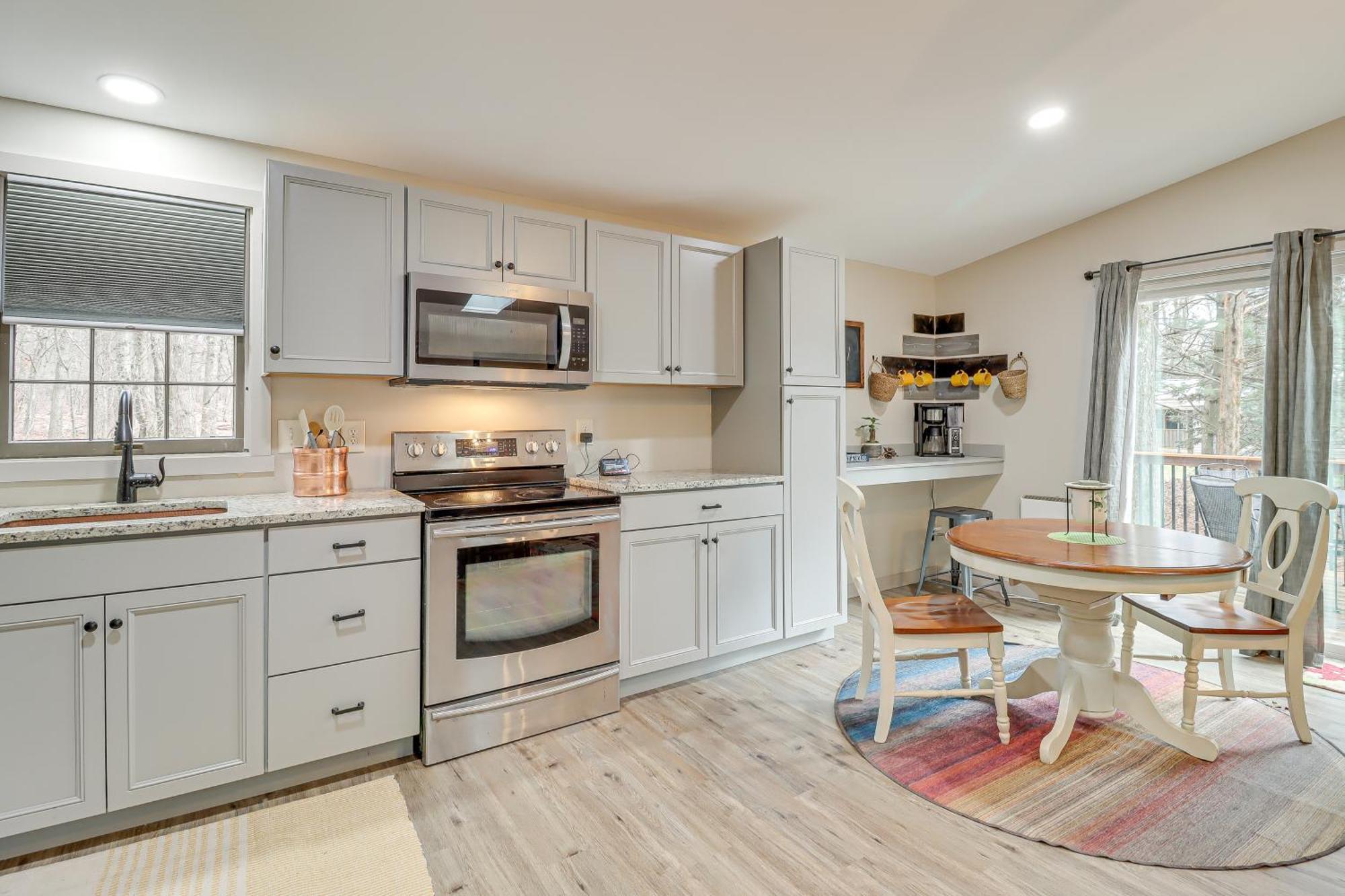 Quaint Jim Thorpe Cabin Retreat, Walk To Beach! Экстерьер фото
