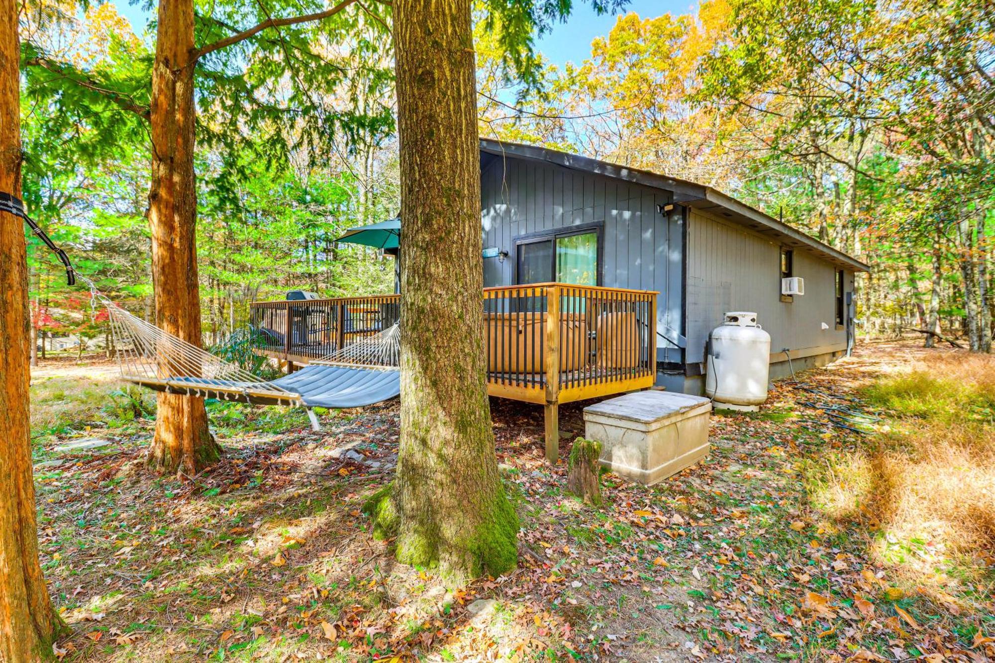 Quaint Jim Thorpe Cabin Retreat, Walk To Beach! Экстерьер фото